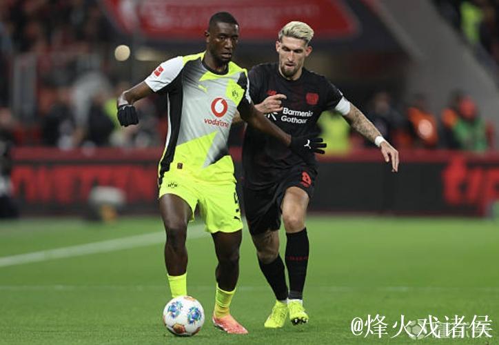 吉拉西情绪低落,下半场被换下拒绝与主帅互动 吉拉西情绪低落,下半场被换下拒绝与主帅互动