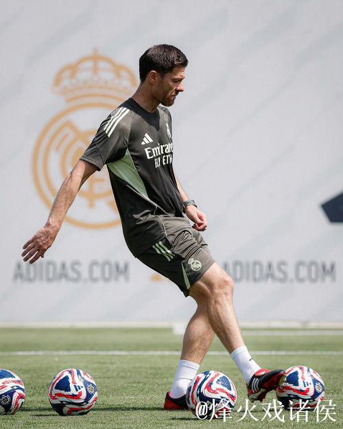 库德：皇马曾无正统边后卫出战；阿隆索心态稳健，不受舆论影响